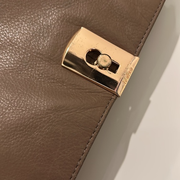 BOTKIER Clinton Medium Leather Crossbody Bag Chai - Picture 8 of 12